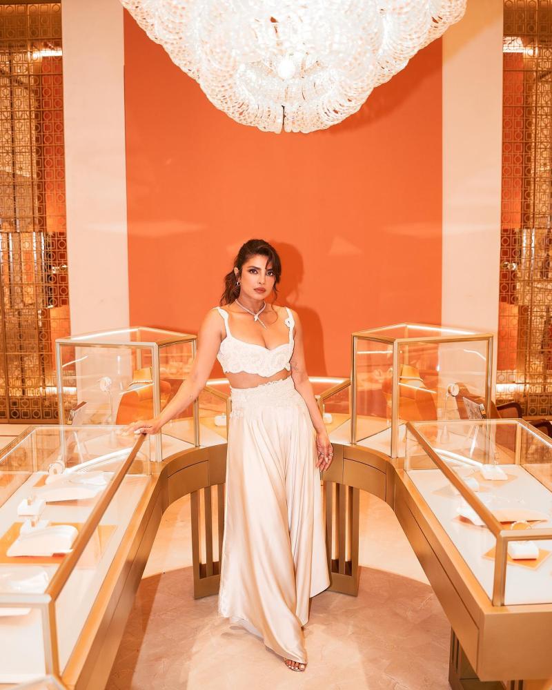 priyanka-chopra-hot-photos